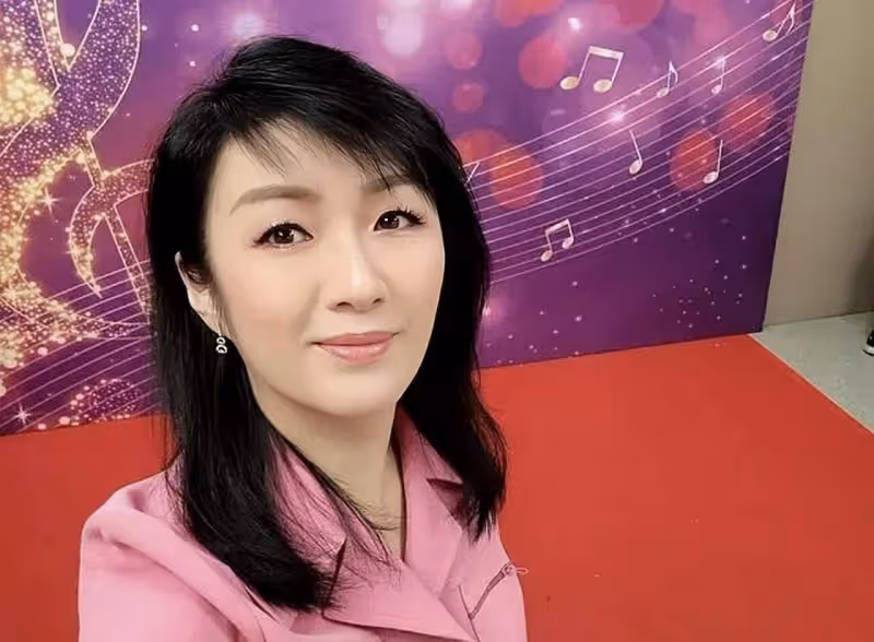 香港知名女星桃花運旺,為給病父沖喜與前夫閃婚,離婚後不再結婚