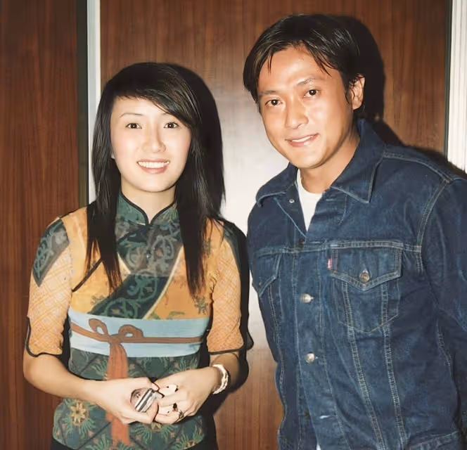 香港知名女星桃花運旺,為給病父沖喜與前夫閃婚,離婚後不再結婚