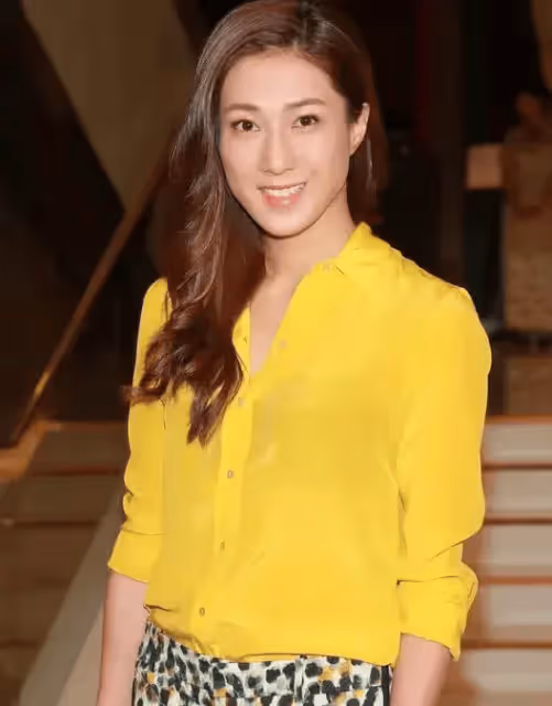 TVB前花旦與路人合照被贊親民，顏值依然在線，宣布封肚復出