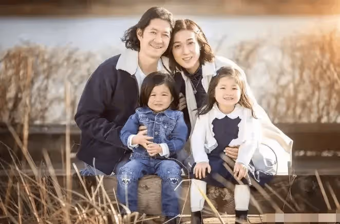 TVB前花旦與路人合照被贊親民，顏值依然在線，宣布封肚復出