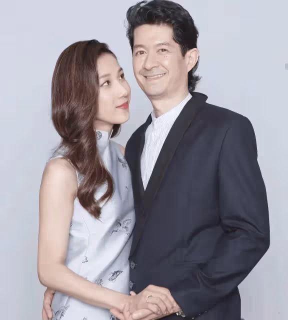 TVB前花旦與路人合照被贊親民,顏值依然在線,宣布封肚復出
