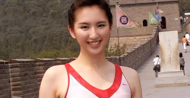 她曾是體操女神,退役後與大51歲的乾爹談戀愛,媒人竟是她爸爸!