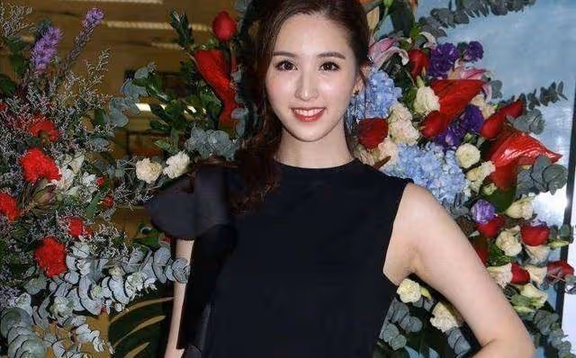 她曾是體操女神,退役後與大51歲的乾爹談戀愛,媒人竟是她爸爸!