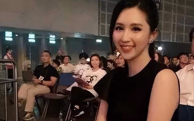 她曾是體操女神,退役後與大51歲的乾爹談戀愛,媒人竟是她爸爸!