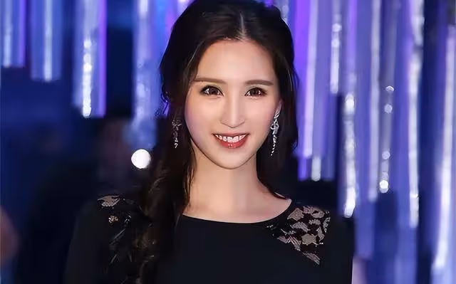 她曾是體操女神,退役後與大51歲的乾爹談戀愛,媒人竟是她爸爸!