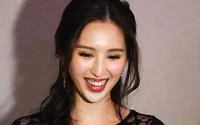 她曾是體操女神,退役後與大51歲的乾爹談戀愛,媒人竟是她爸爸!