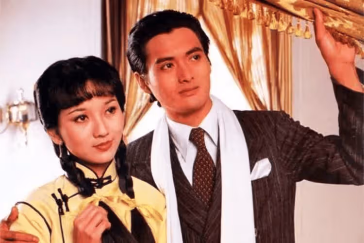 71歲趙雅芝瘦得皮包骨,網友:可憐這麼大年紀還要賺錢!她真的可憐嗎?