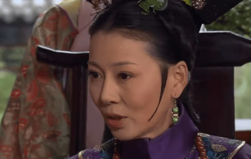 《甄嬛傳》：甄嬛生日那天，有誰注意到華妃穿的衣裳了？導演細節了