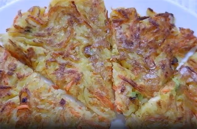 土豆新吃法,簡單易做的土豆餅,一次做一大張,濃香好吃超過癮