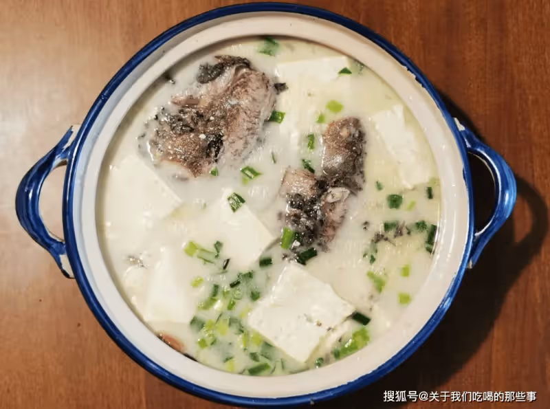 鯽魚湯怎麼做才無腥味?掌握好4點竅門,魚湯濃白鮮美,好喝極了