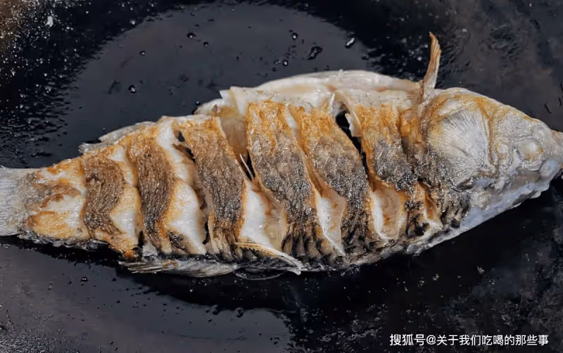 鯽魚湯怎麼做才無腥味?掌握好4點竅門,魚湯濃白鮮美,好喝極了