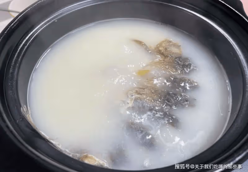 鯽魚湯怎麼做才無腥味?掌握好4點竅門,魚湯濃白鮮美,好喝極了