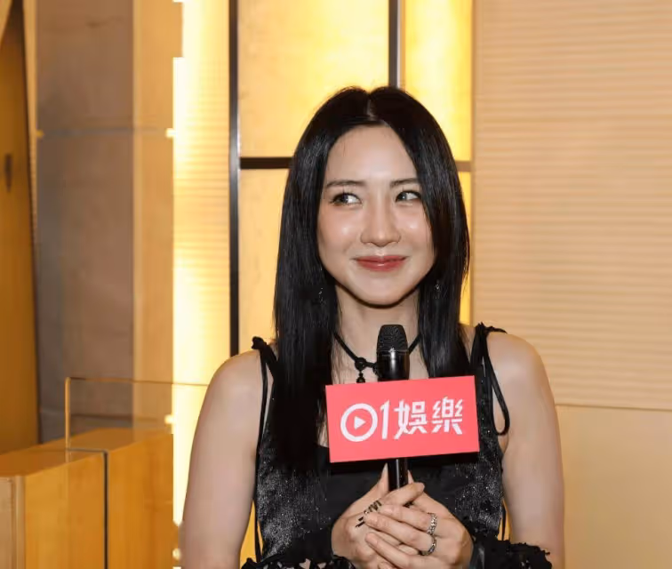 恭喜！TVB前女星大方承認戀情！臉上掛滿甜蜜！大讚男星靚仔又單純！