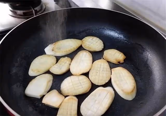 簡單易做的黃油杏鮑菇,用煎牛肉的方法做杏鮑菇,焦香好吃超過癮
