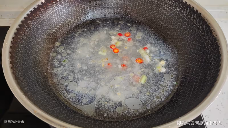腐竹和它完美結合,不僅夠味還高蛋白!簡單燒一碗,軟嫩十足、滿口鮮滑