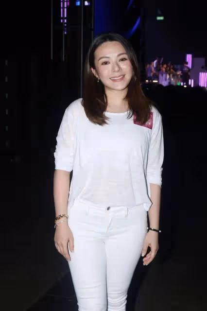 豪門夢碎!TVB女藝人狀態回勇大曬高叉短裙!被嘲只能共富貴