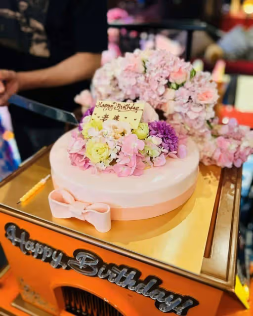 浪漫！林峯打造粉紅花海為老婆慶生！張馨月激動曬與公婆合照證地位