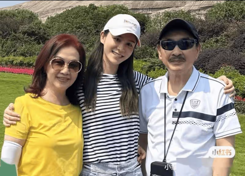 浪漫!林峯打造粉紅花海為老婆慶生!張馨月激動曬與公婆合照證地位
