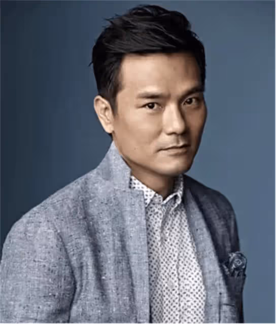 57歲金像獎影帝摔傷被救護車抬走,笑言弄傷腰別想娶老婆,多個行程取消