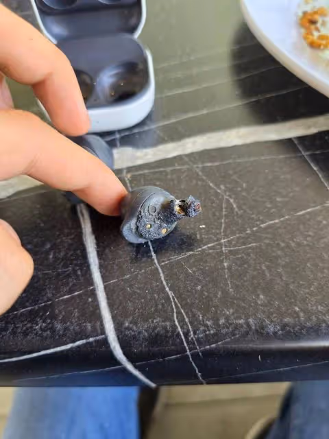 用戶反饋三星 Galaxy Buds FE 耳機發生爆炸,導致聽力永久受損