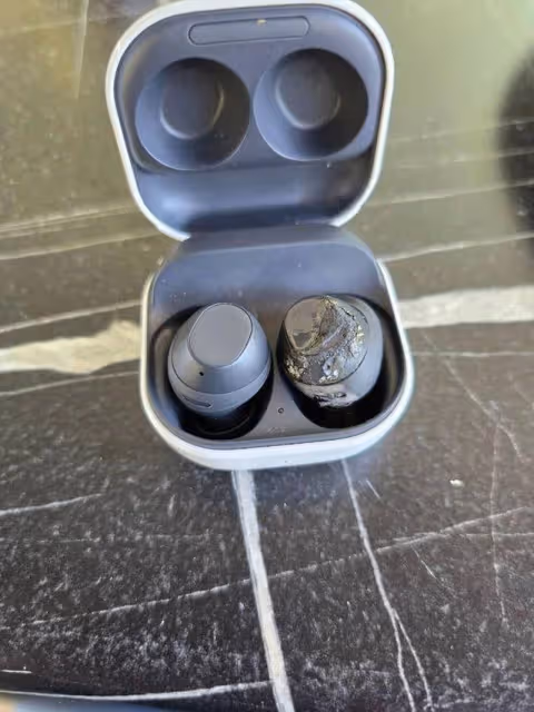 用戶反饋三星 Galaxy Buds FE 耳機發生爆炸,導致聽力永久受損