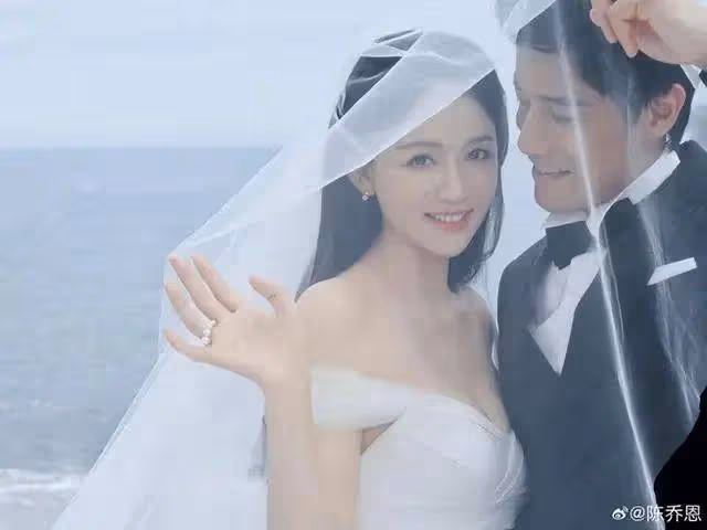 陳喬恩與小9歲艾倫大婚！她嘆息曾戲裡穿了200次婚紗