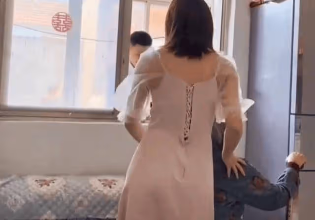 萬萬沒想到?山東一男子接親進屋就被撂倒,被迫與伴娘恩愛一波