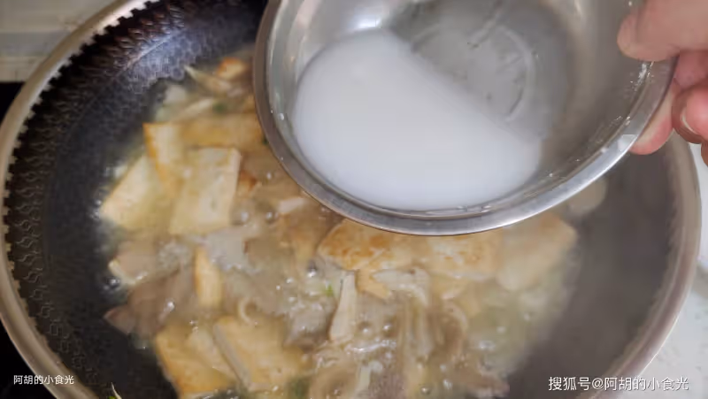 秋天這寶藏菜不能少,竟也是秋補菜王!一鮮一香搭配燒一鍋,鮮香入味、超解饞