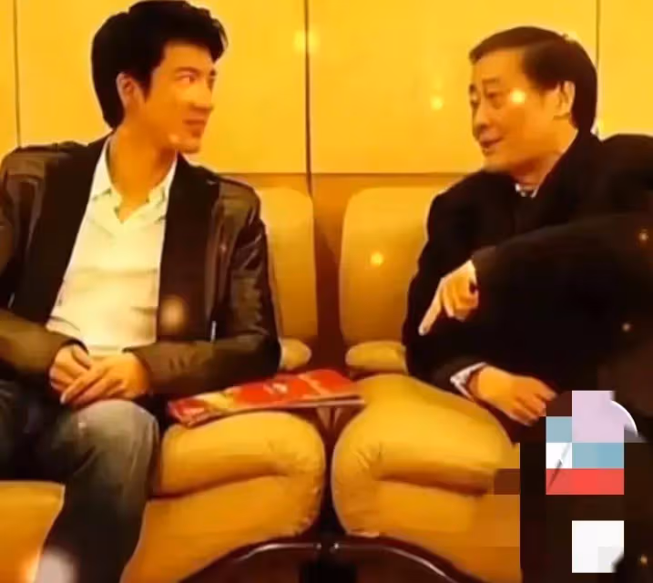 王力宏是懂感恩的!演唱會上仍喝哇哈哈幫著宣傳,網友贊他大格局