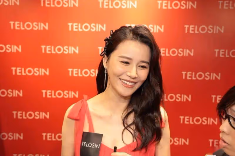 恭喜?TVB女星穿紅色連身裙肚凸孕味十足!臉上掛滿笑容,被問有喜沒否認