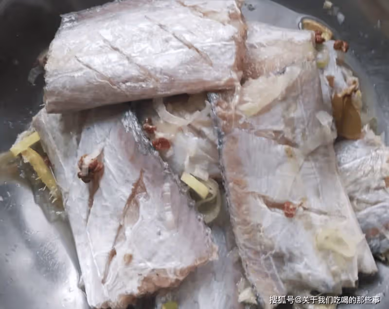 炸帶魚,牢牢記住「3個竅門」,帶魚外酥里嫩,鮮香不腥不膩口