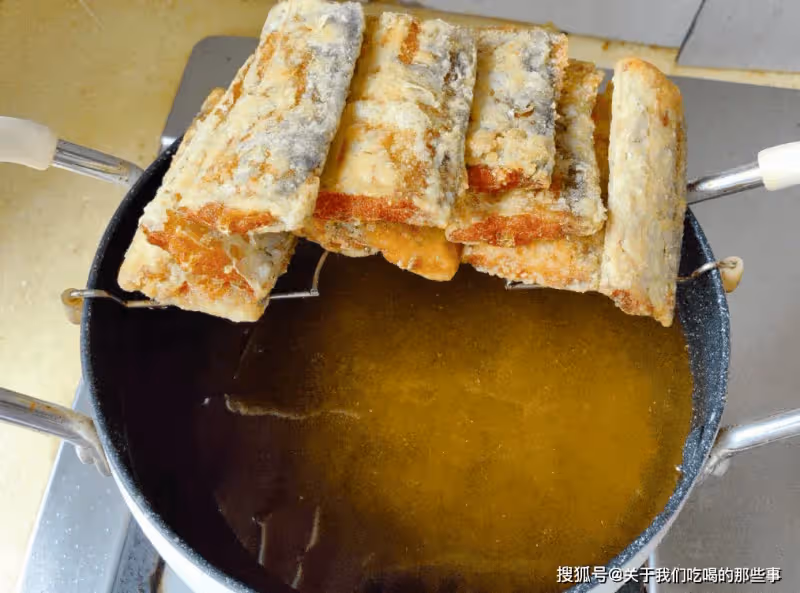 炸帶魚,牢牢記住「3個竅門」,帶魚外酥里嫩,鮮香不腥不膩口
