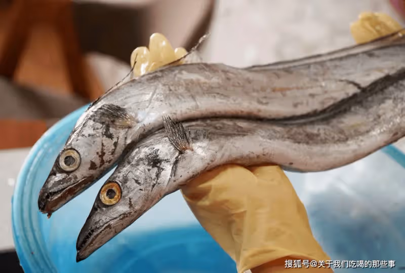 炸帶魚,牢牢記住「3個竅門」,帶魚外酥里嫩,鮮香不腥不膩口
