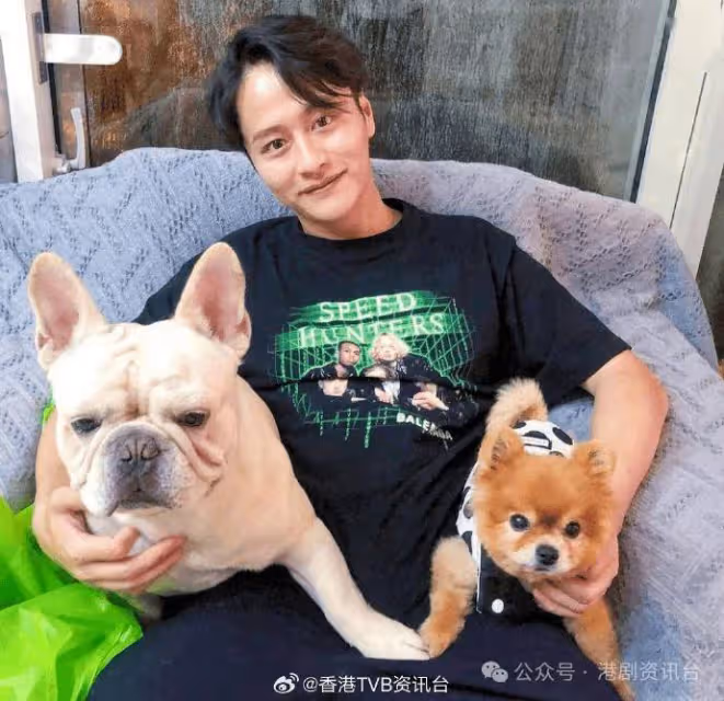 前TVB小生與兄弟北上大變樣嚇親網民！王浩信餅印細佬留言：你搞咩？