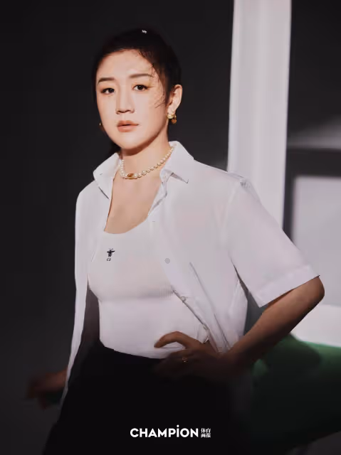 陳夢曬時尚封面大片,多風格展示30歲成熟美,一顰一笑超迷人