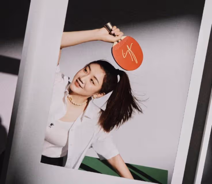 陳夢曬時尚封面大片,多風格展示30歲成熟美,一顰一笑超迷人