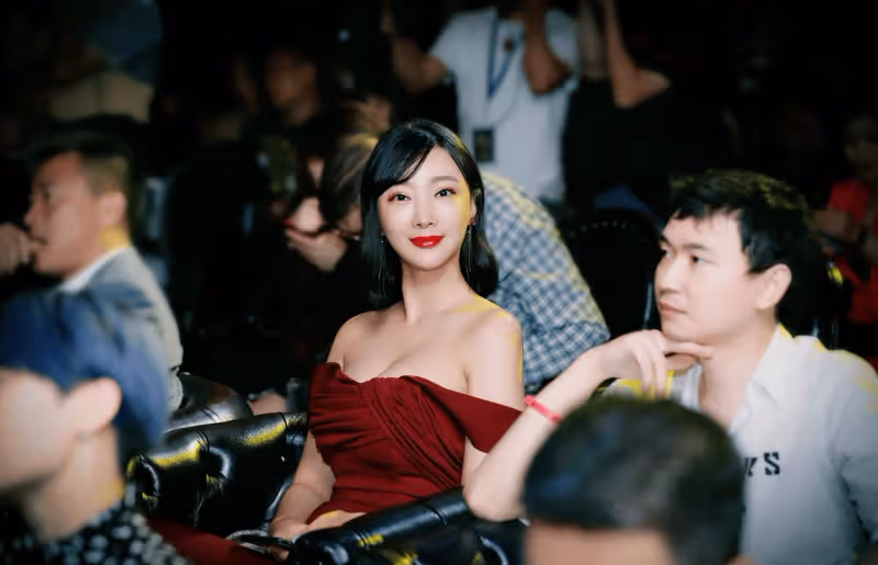 她曾是中國「乳神」,身材好到爆炸,曾出演《一路向西》,可惜如今不溫不火!