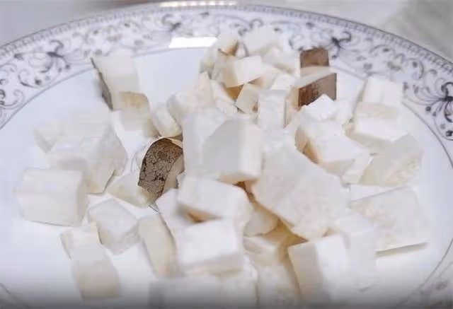 簡單好吃的家常菜,一道宮保杏鮑菇,鮮香美味,用勺子吃特別過癮