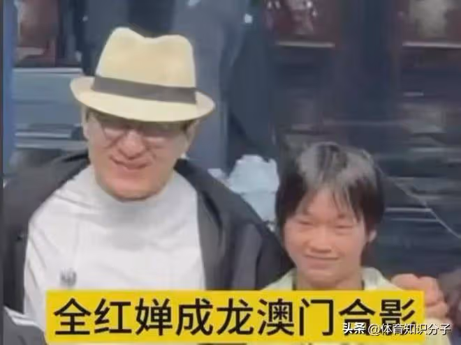 搞笑!成龍握著全紅嬋的手:你是我偶像,紅姐:不不,你是我偶像