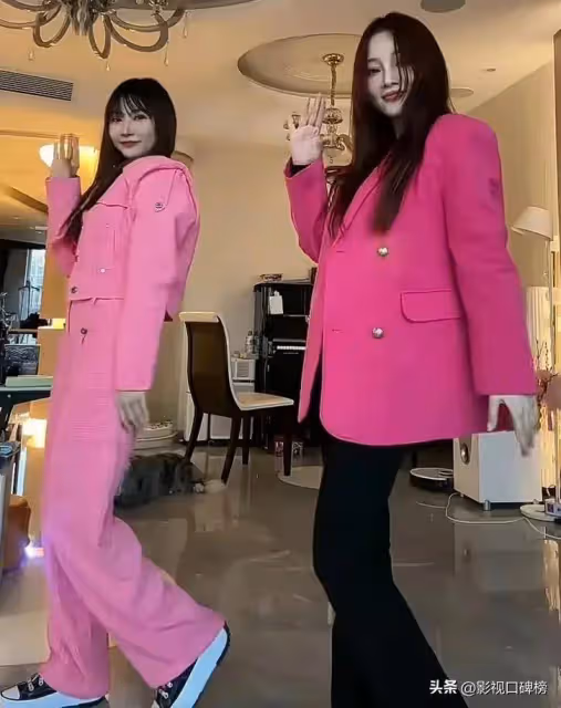 李小璐攜女兒參加堂妹的婚禮，甜馨穿衣風格似媽媽，一雙長腿吸睛