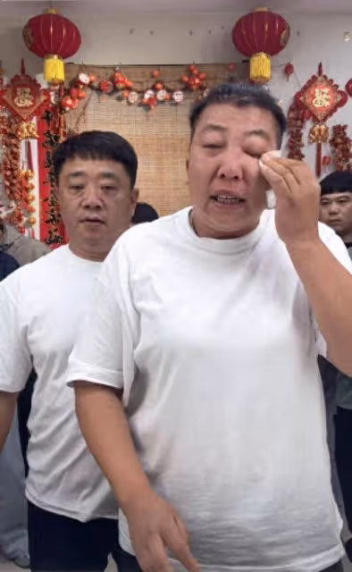 東北雨姐直播哭了:產品有問題傾家蕩產都會賠