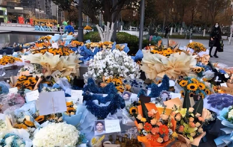 高以翔40歲冥誕,媽媽建球場悼念兒子,墓地和事發地擺滿鮮花