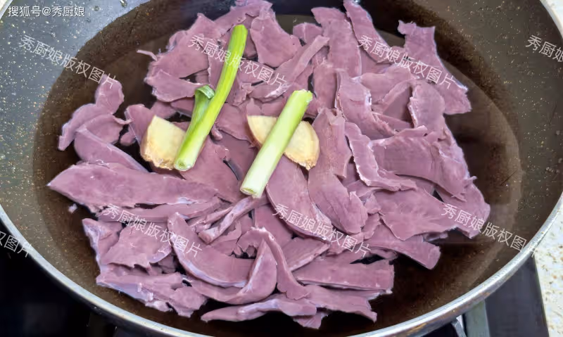 經常熬夜翻來覆去睡不著,常喝這碗湯,養心安神,清肝助眠睡得香