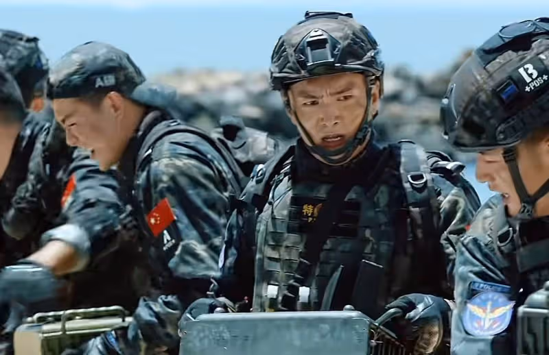 本以為是爛劇,沒想到出奇精彩,這部軍旅劇看上癮了