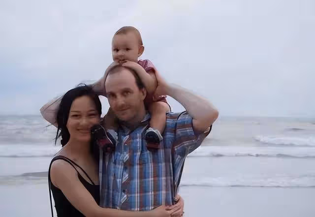 回顧:上海25歲空姐嫁大10歲德國大叔,生3個女兒,不要房子彩禮