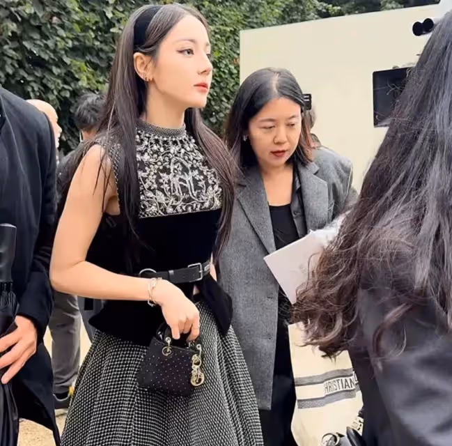 鄧為看秀戴口罩被指遮擋醫美後遺症,外國粉絲喊他「老姑」引熱議