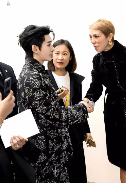 鄧為看秀戴口罩被指遮擋醫美後遺症,外國粉絲喊他「老姑」引熱議