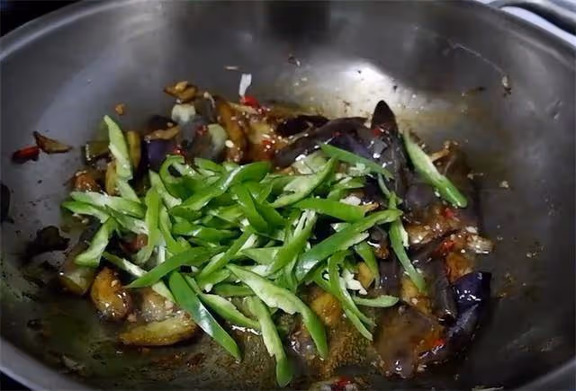 非常好吃的醬爆茄子,家庭版做法,濃香下飯又好吃,先收藏起來