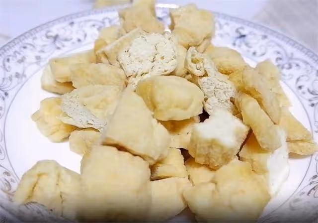 簡單易做的家常菜,油豆泡新吃法,微辣咸香,滿滿的湯汁真給力