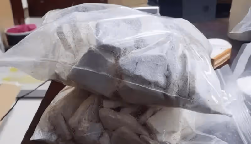 河南一對農村夫婦家裡驚現大量現金,進行調查後,竟發現驚人秘密!